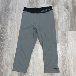 Grey Nike Pro crop leggings